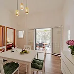 Robinson House *
