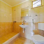 Robinson House Zrnovo