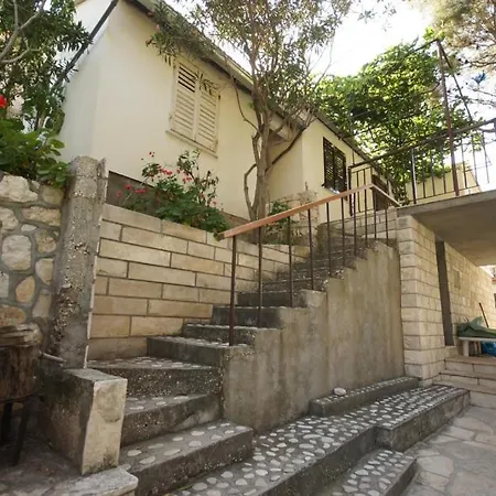 Robinson House Vikendica Zrnovo