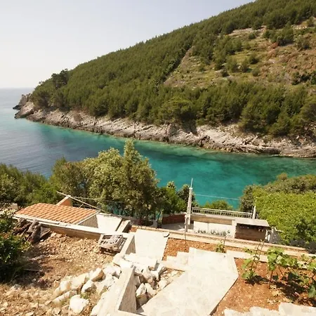 Vikendica Robinson House