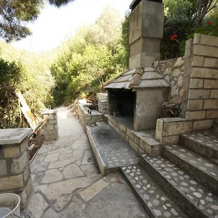 Vikendica Robinson House *