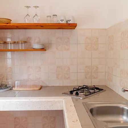 Robinson House * Zrnovo