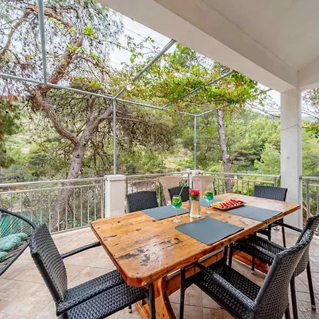 Vikendica Robinson House Zrnovo