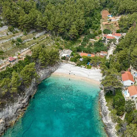 Robinson House * Zrnovo