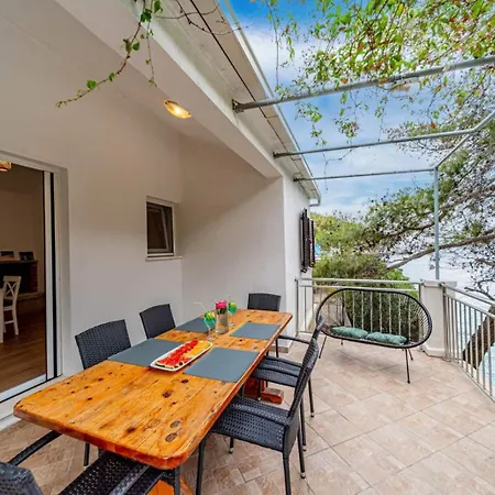 Robinson House Vikendica Zrnovo